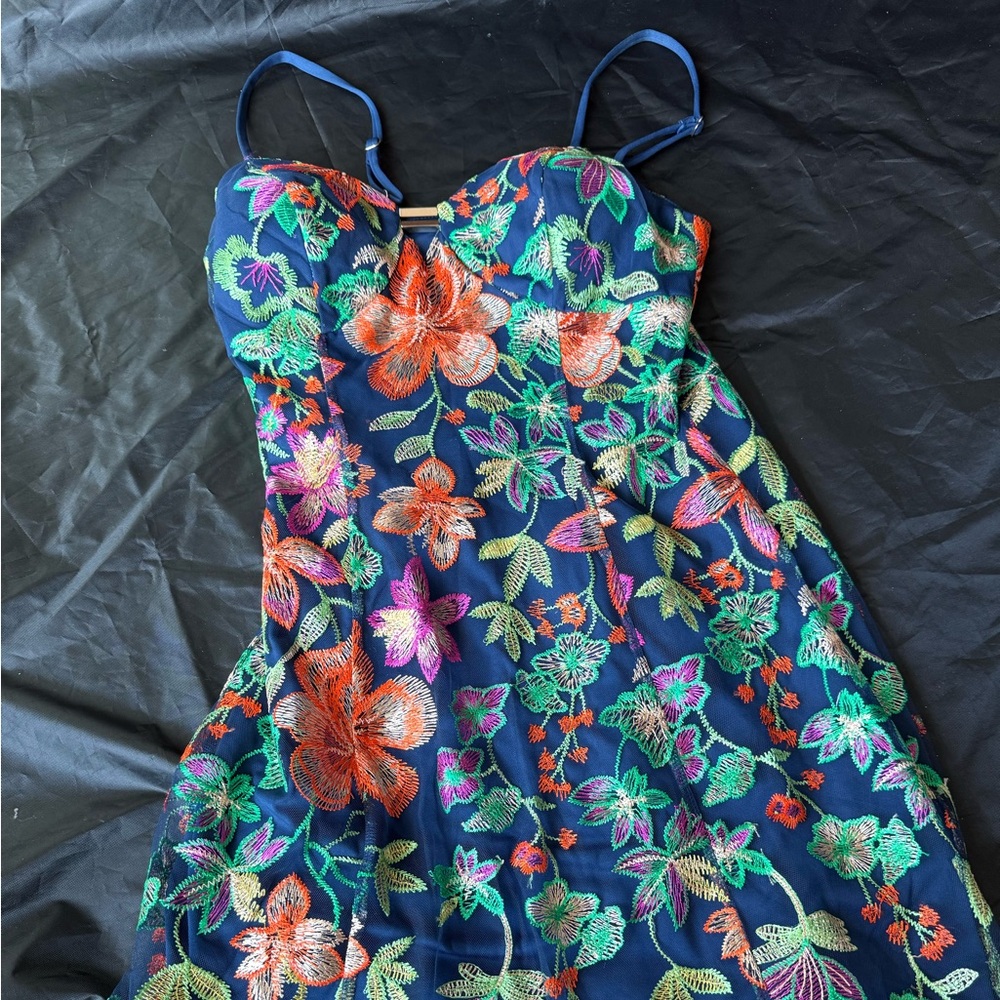 Guess size 2 dress with embroidered flowers
